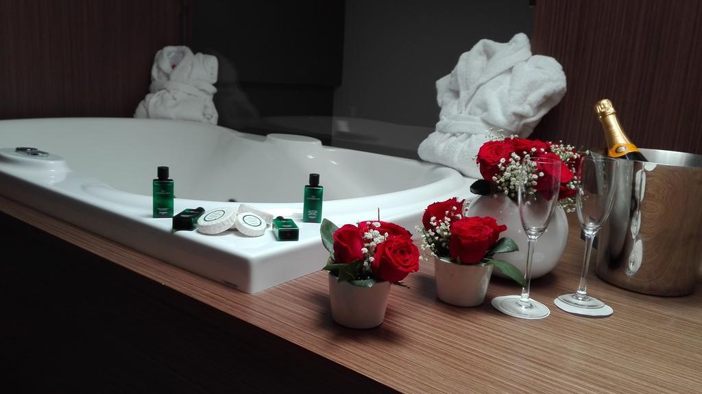 Junior Suite Hot Tub Split Level