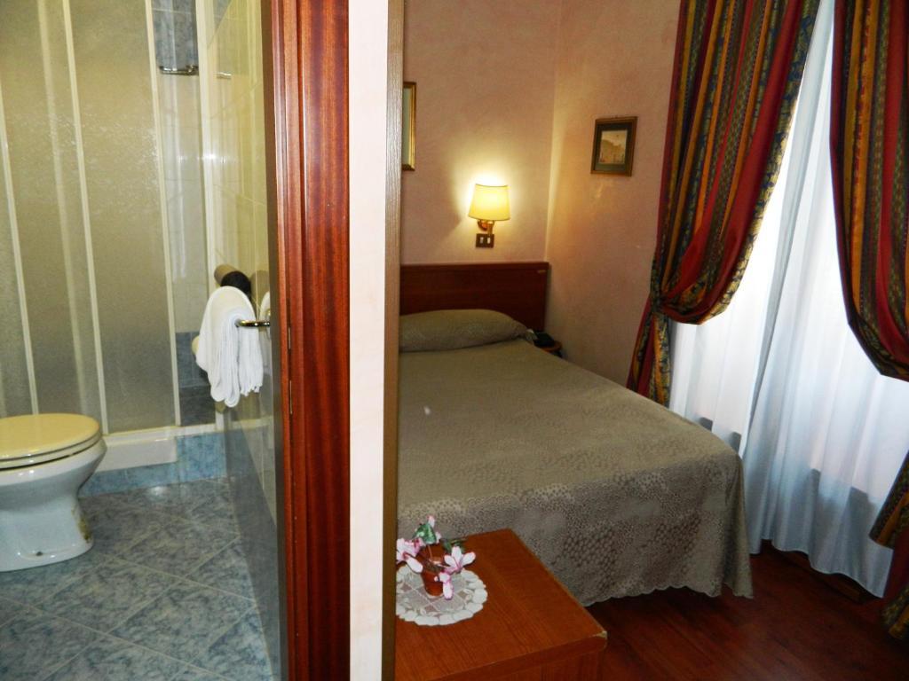 Single Room,108697446:JPEG