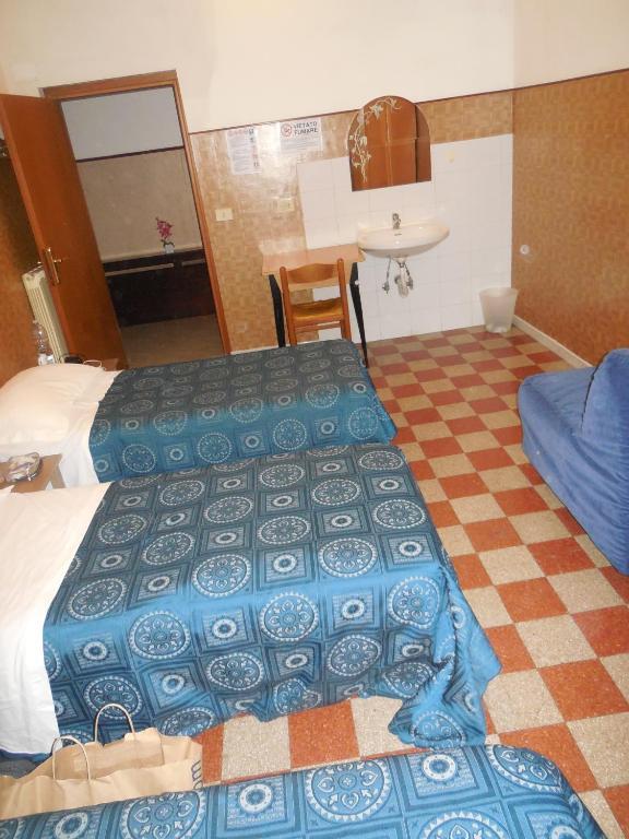 Bed in 4-Bed Male Dormitory Room,194376988:JPEG