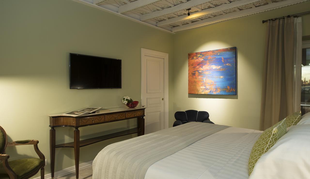 Superior King Room City View