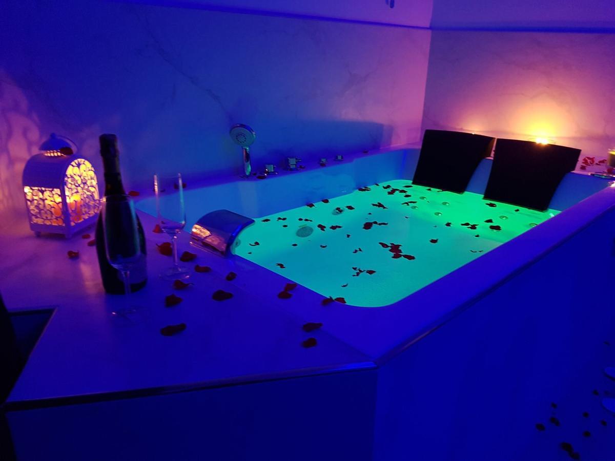 Double Room with Spa Bath,572148240:JPEG