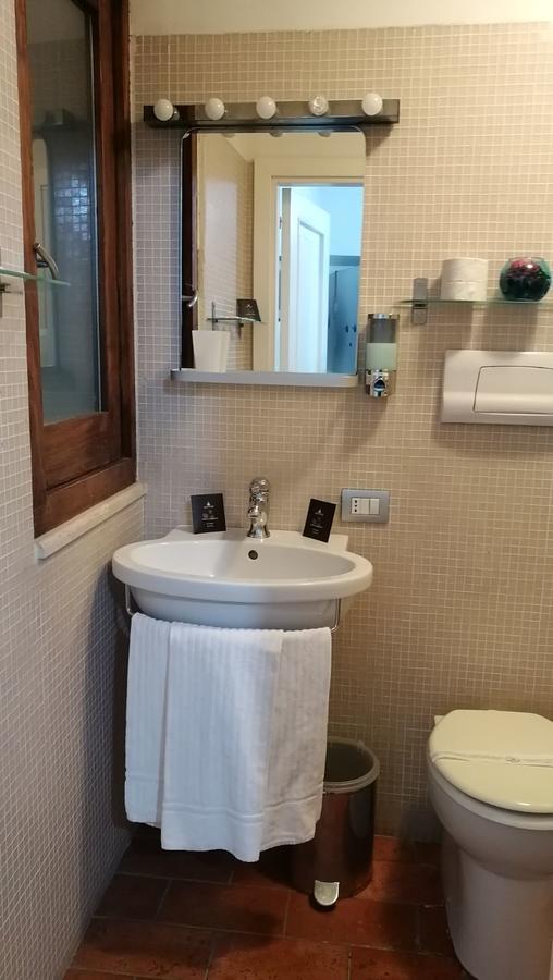 Triple Room Shower