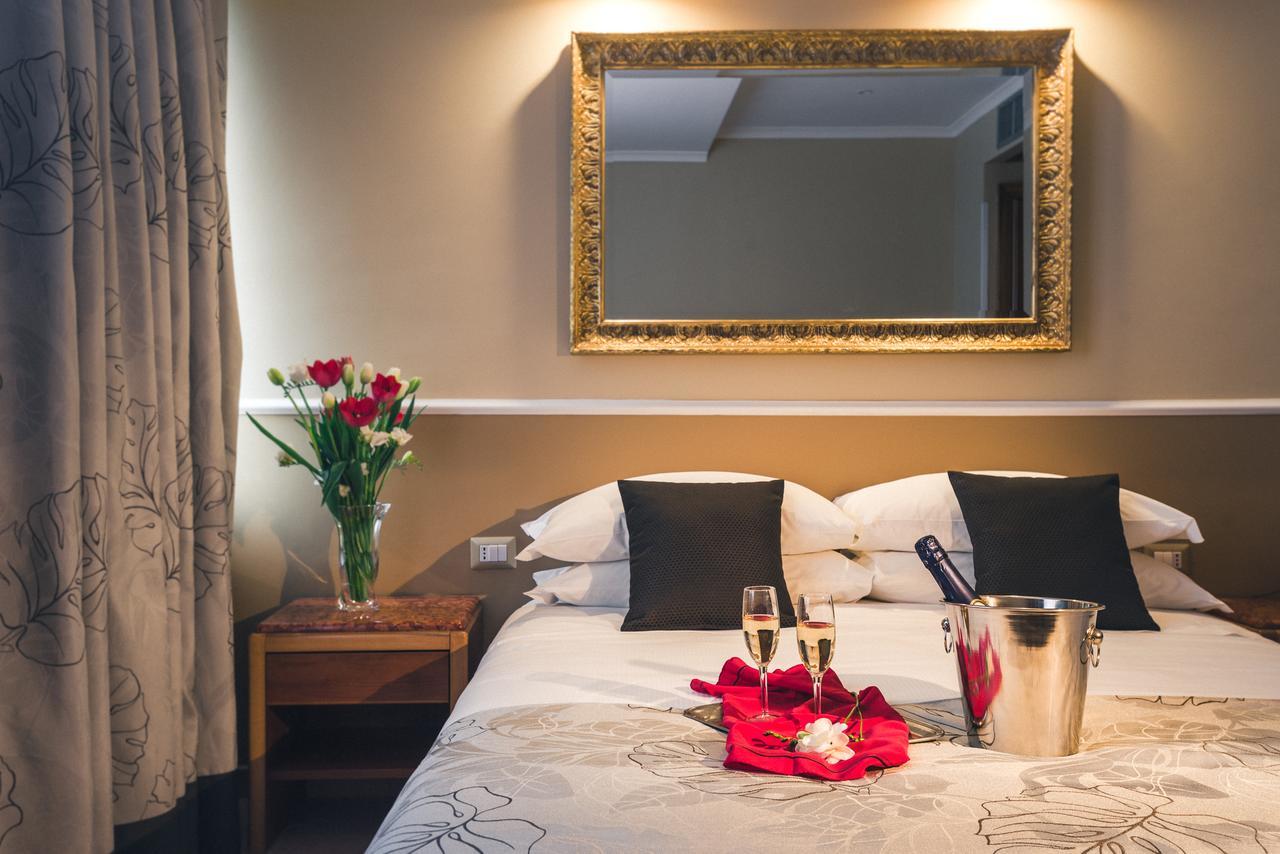 Superior Double with City View,641053173:JPEG