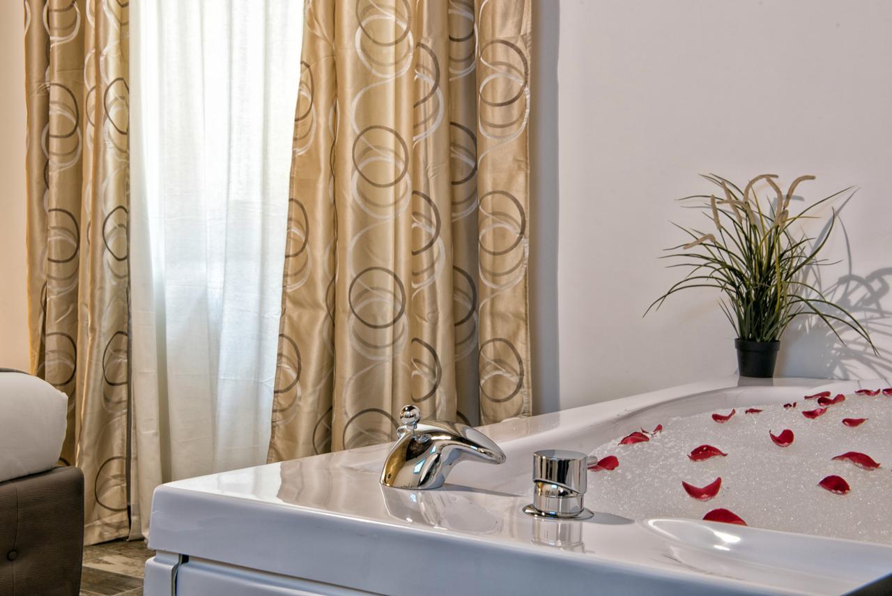 Triple Room Bath
