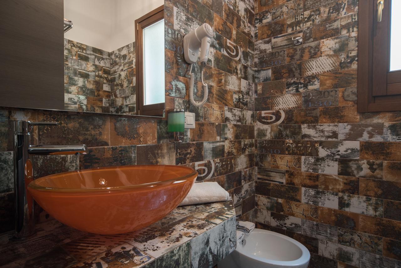 Triple Room Bath