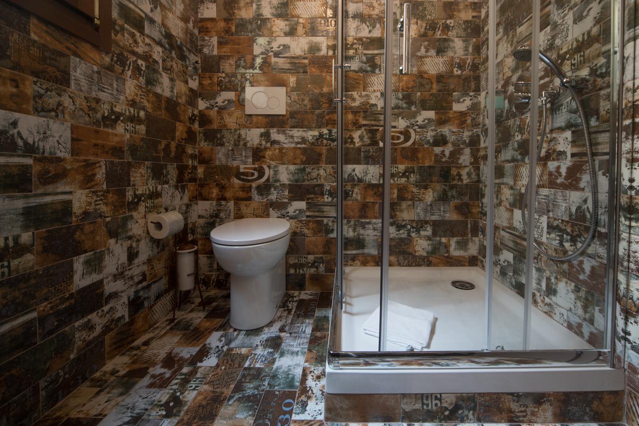 Triple Room Bath