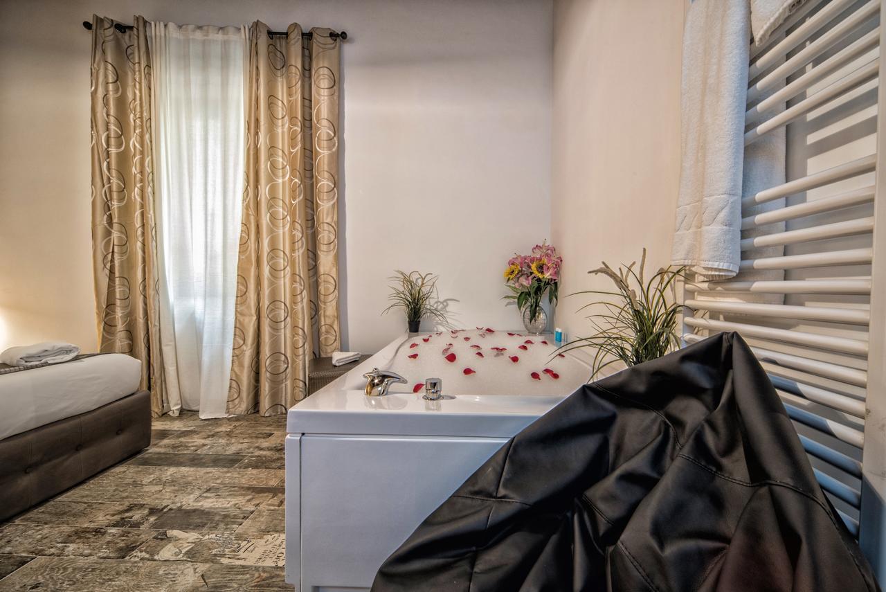 Triple Room Bath