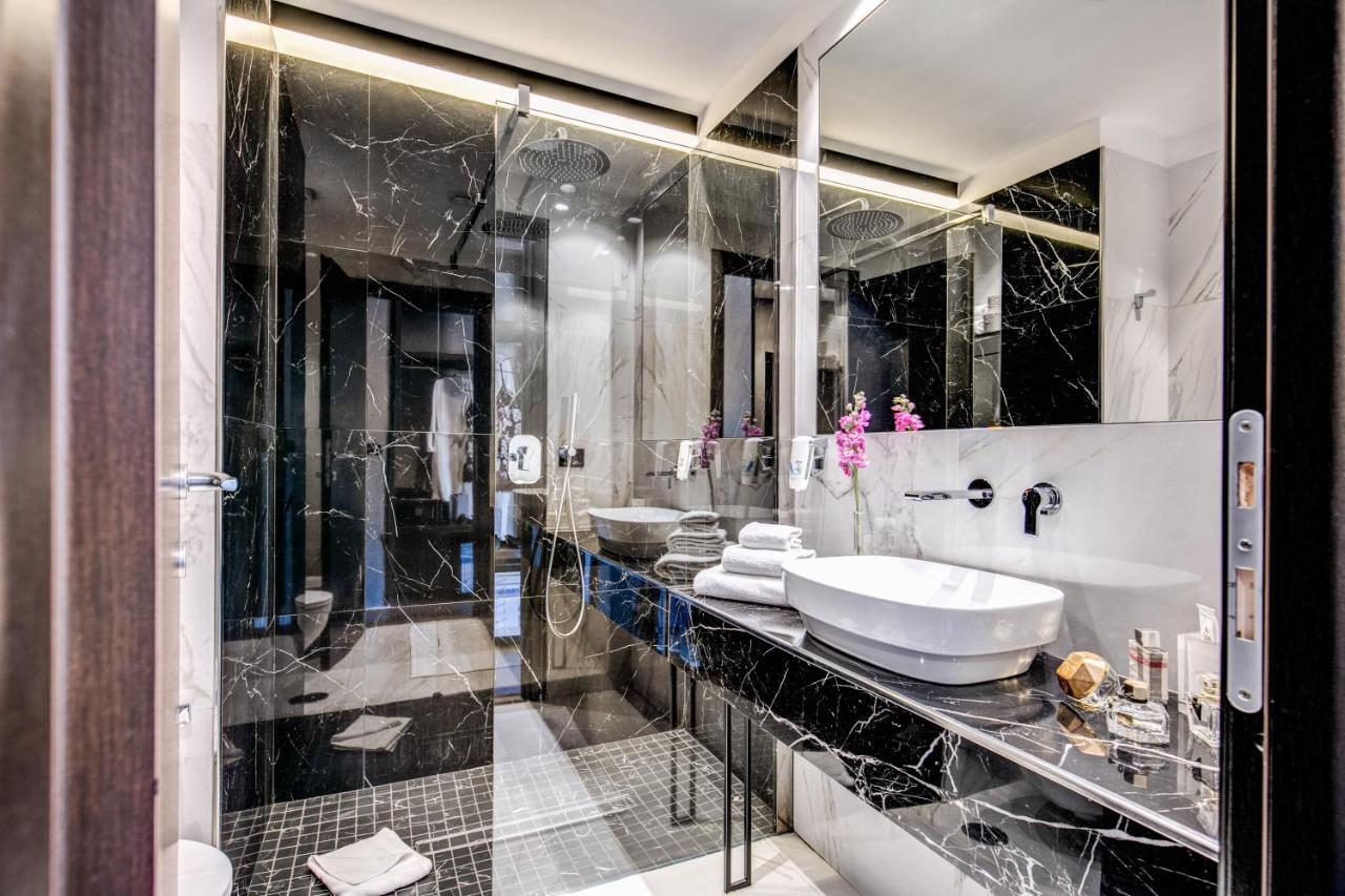 Deluxe Triple Room City View