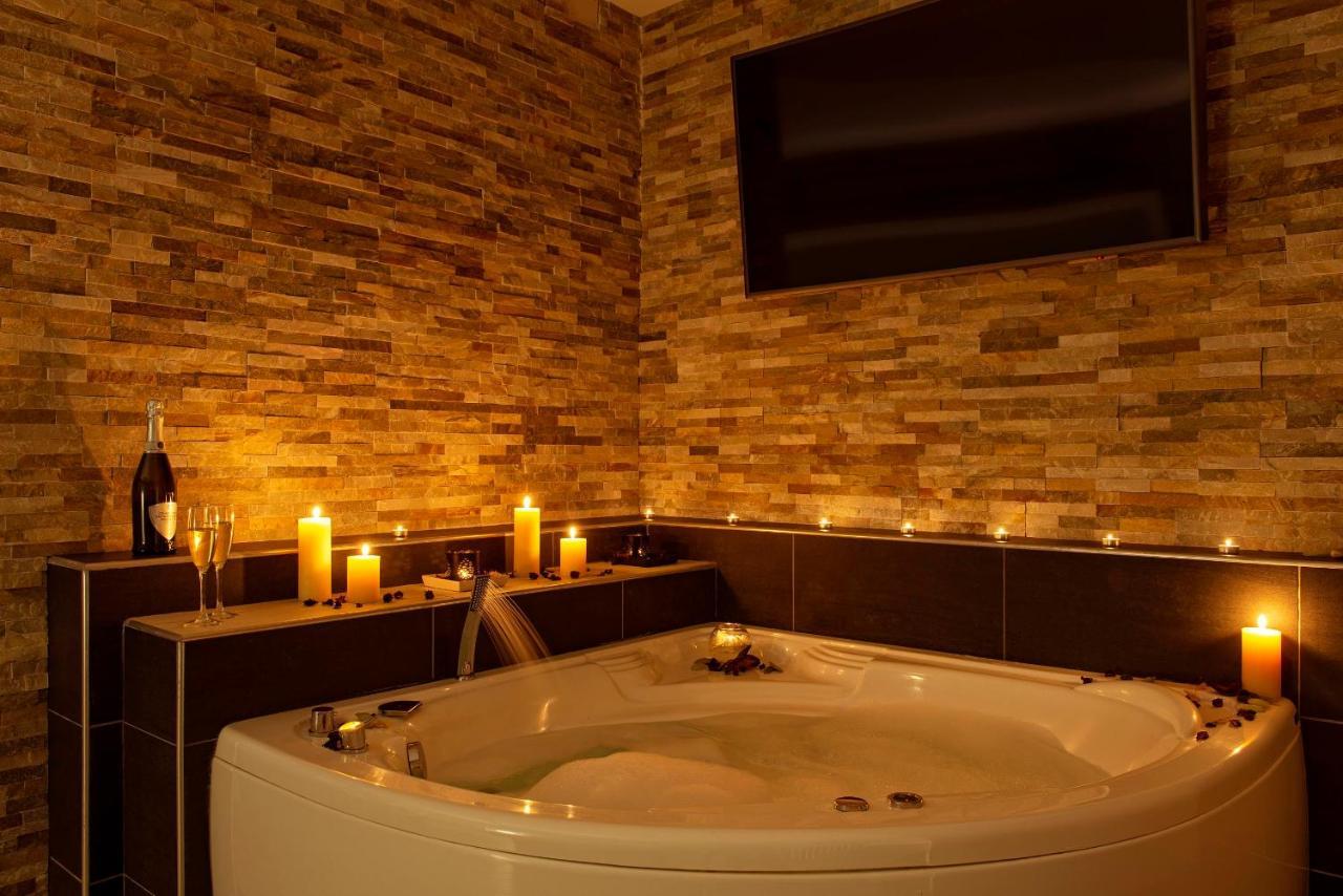 Luxury Triple Room Jacuzzi