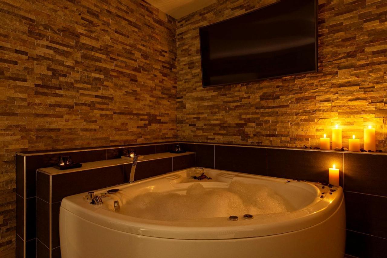 Luxury Triple Room Jacuzzi
