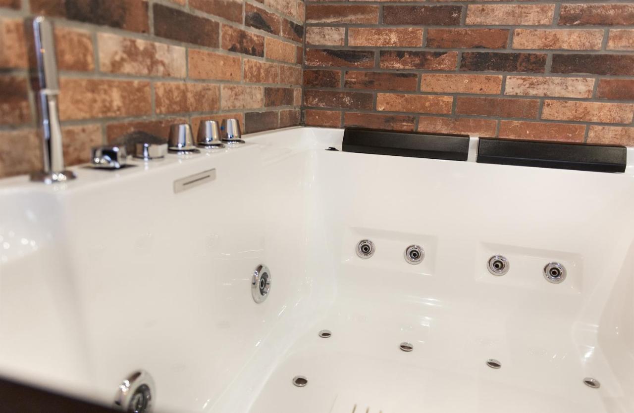 Deluxe Suite with Spa Bath