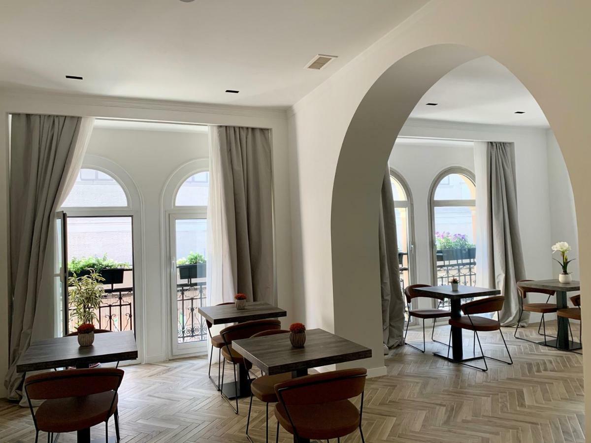 Deluxe Double or Twin Room City View