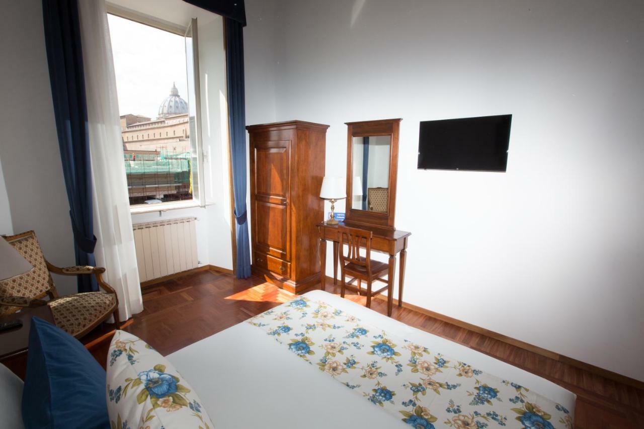 Triple Room St Peter View