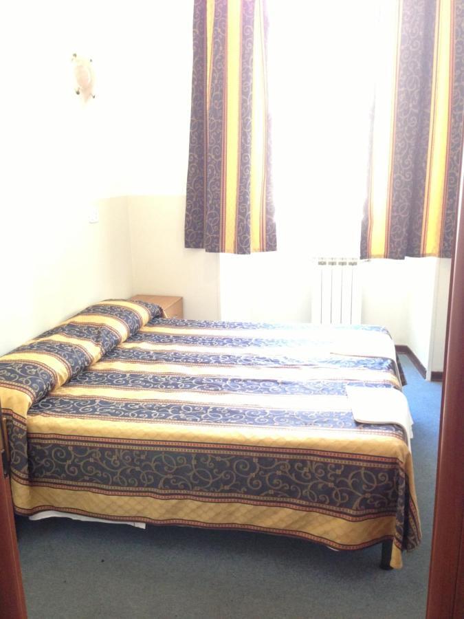 Quintuple Room
