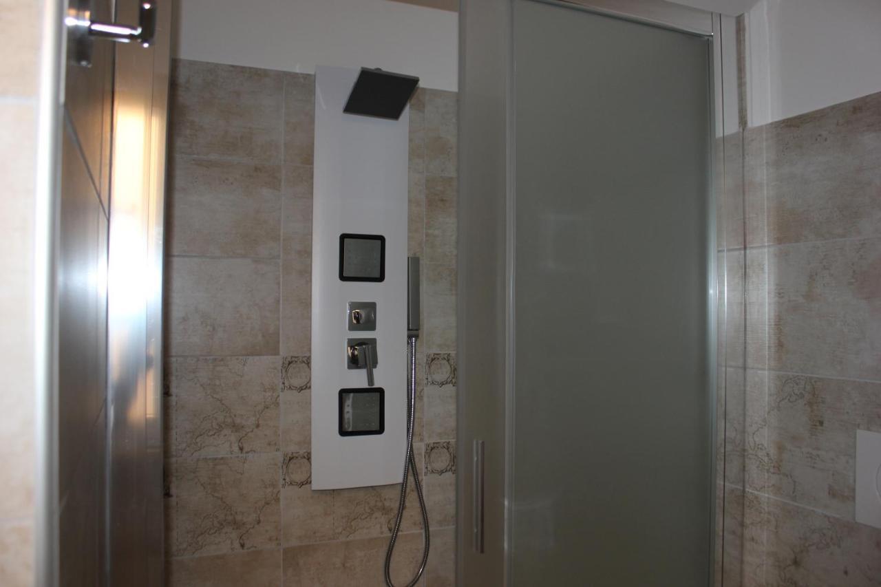 Double Room with Private Bathroom,963385027:JPEG