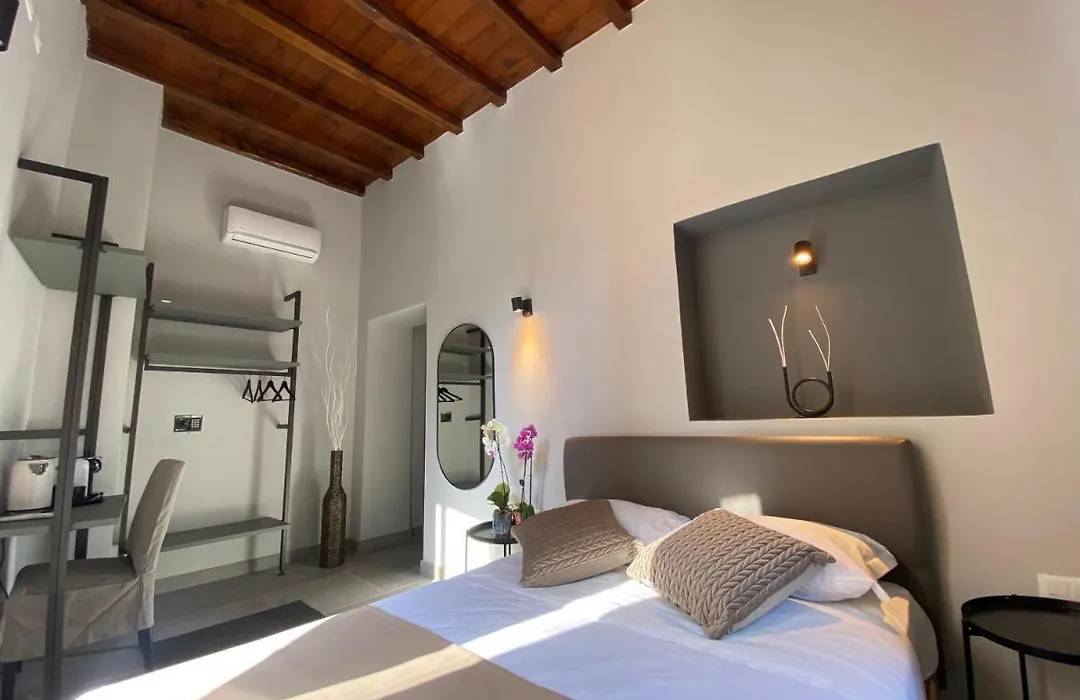 Soha Piazza Di Spagna Boutique-1