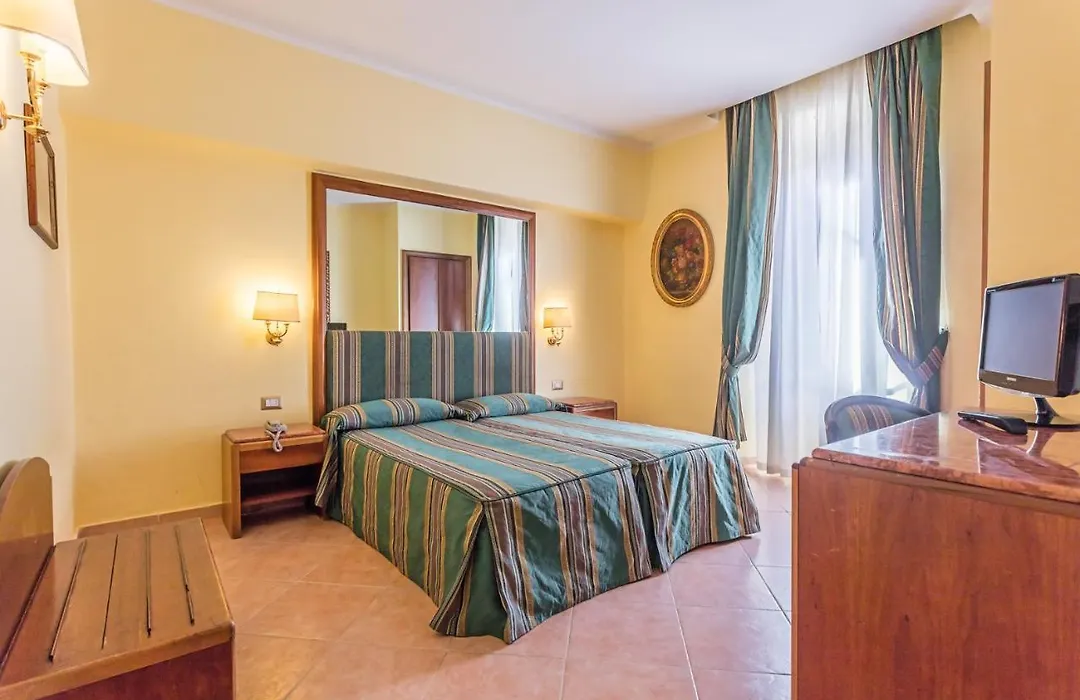 Raeli Hotel Noto-1