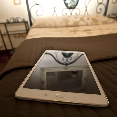 Le Suite Di Via Ottaviano - Suite In Rome B&B-3