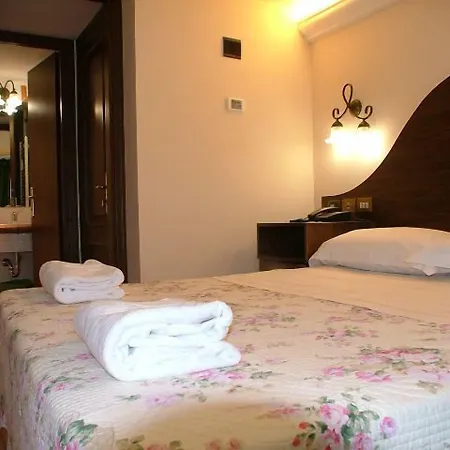 Hotel Okapi-3