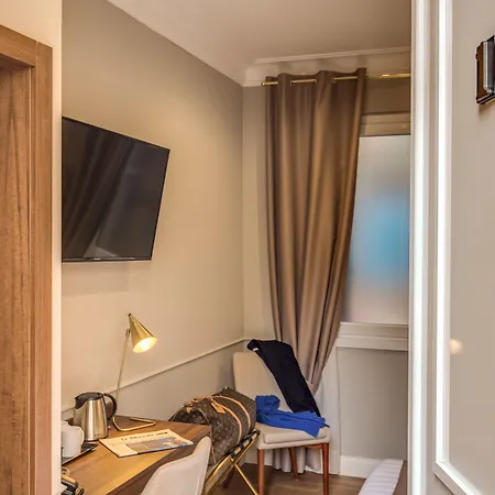 Charme Spagna Boutique Hotel-3