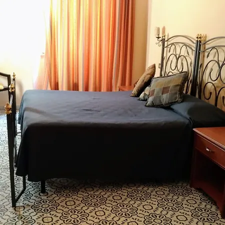 Nicolas Inn-3