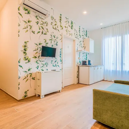 Home At Rome Vatican Suites-2