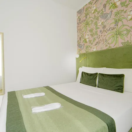 Home At Rome Vatican Suites-3