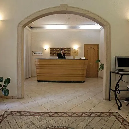 Hotel Embassy-2