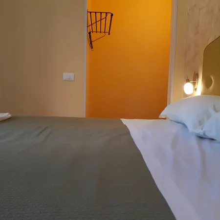 Clodio Rooms-3