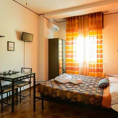 Rosso Charming Guest House Vaticano-2