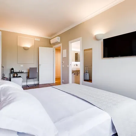 Mellini Palace Suites By Premium Suites Collection-3