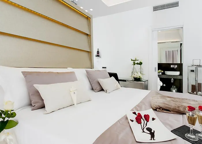Vatican Style Suite